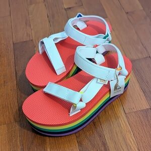 New Teva Flatform Platform Universal Rainbow Pride Sandals Size 7 Women